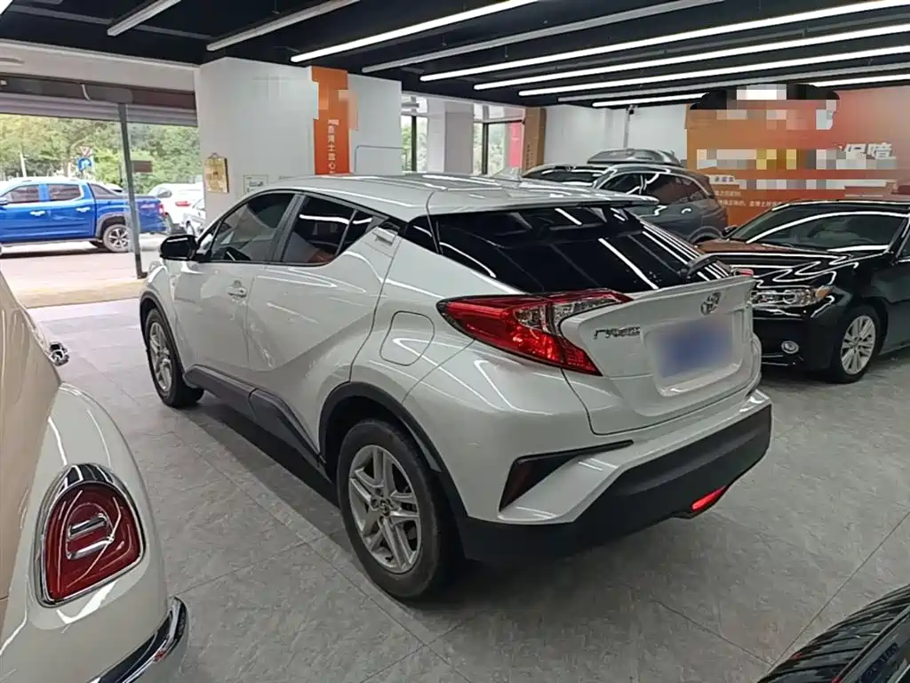 Toyota C-HR — фото 5