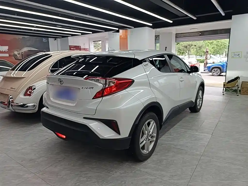 Toyota C-HR — фото 7