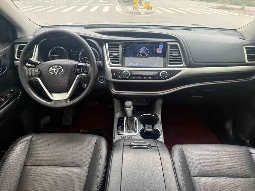 Toyota Highlander — фото 13