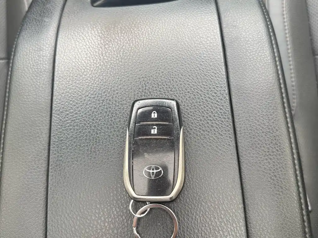 Toyota Highlander — фото 14