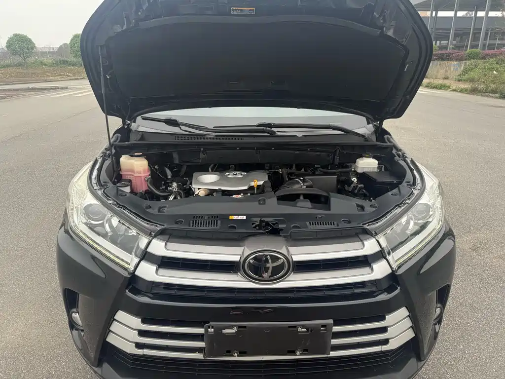 Toyota Highlander — фото 19