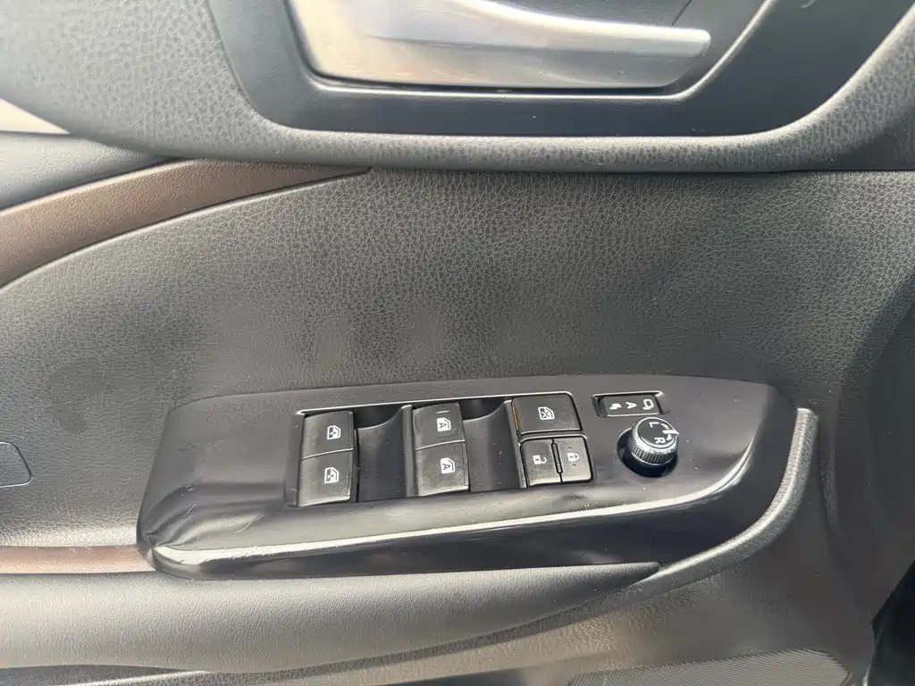 Toyota Highlander — фото 10