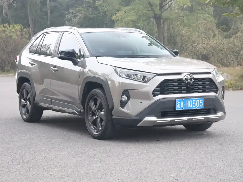 Toyota RAV4 — фото 4