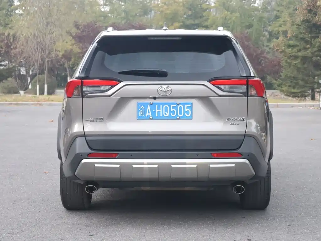 Toyota RAV4 — фото 6