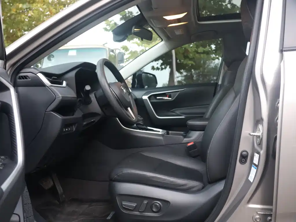 Toyota RAV4 — фото 9