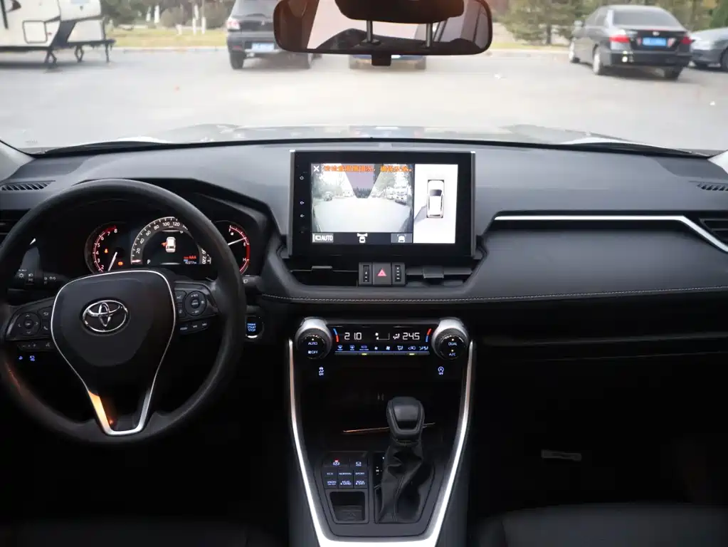 Toyota RAV4 — фото 10