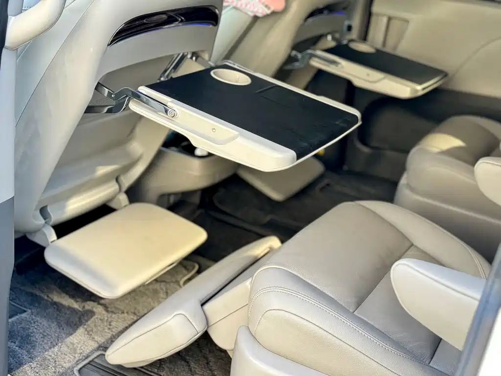 Toyota Sienna — фото 8