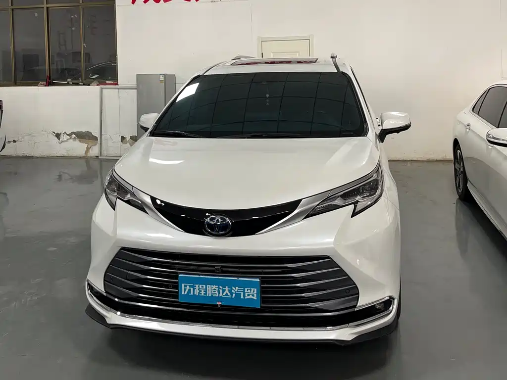Toyota Sienna — фото 2