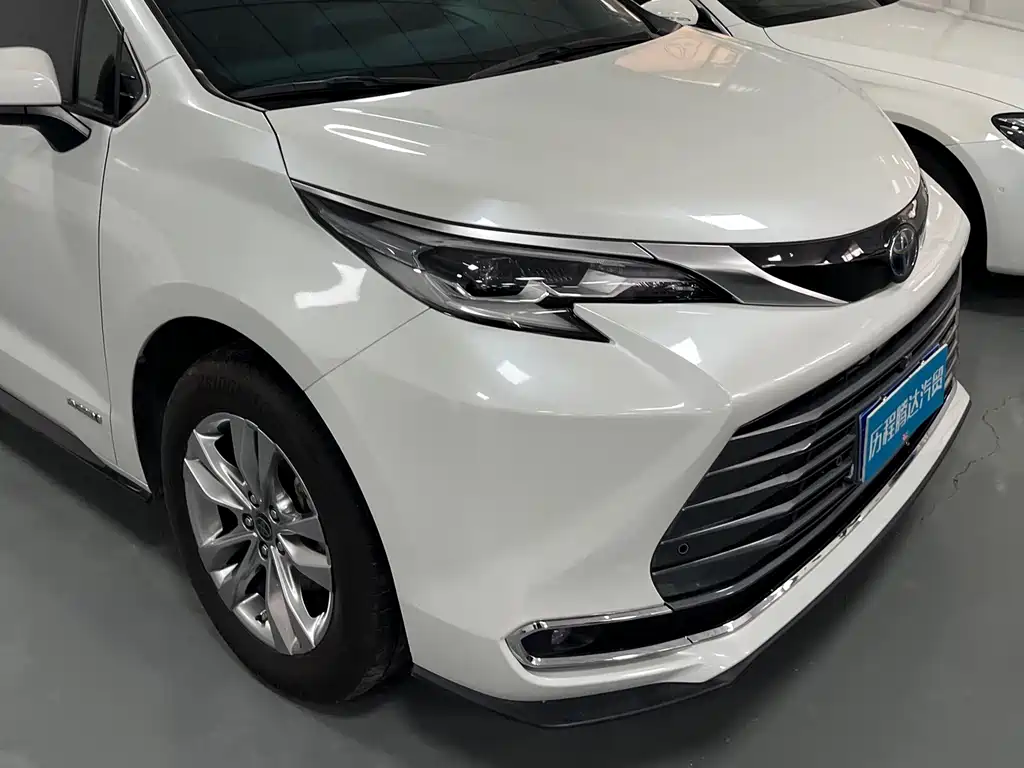 Toyota Sienna — фото 4