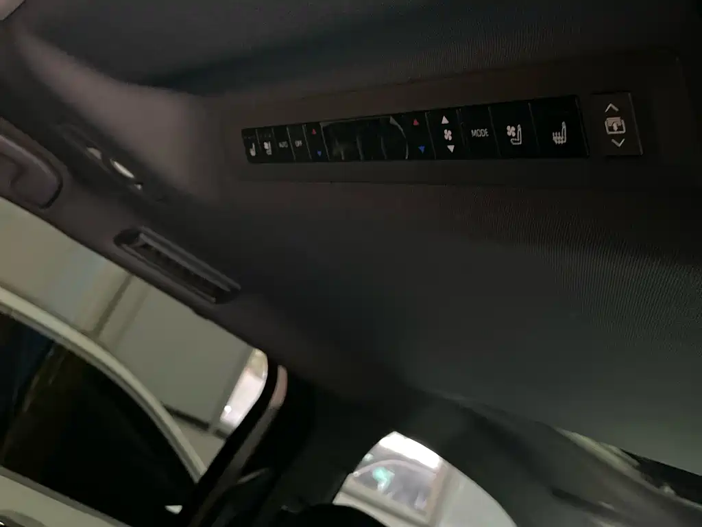 Toyota Sienna — фото 10
