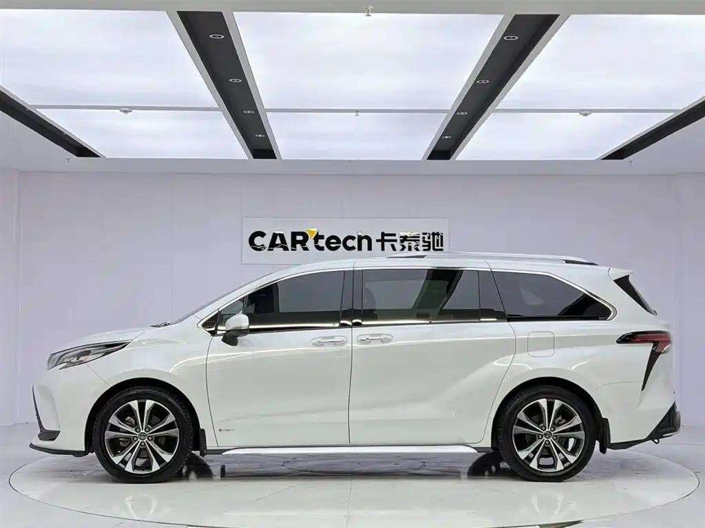 Toyota Granvia — фото 2