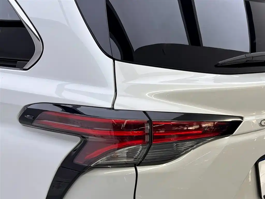 Toyota Granvia — фото 11