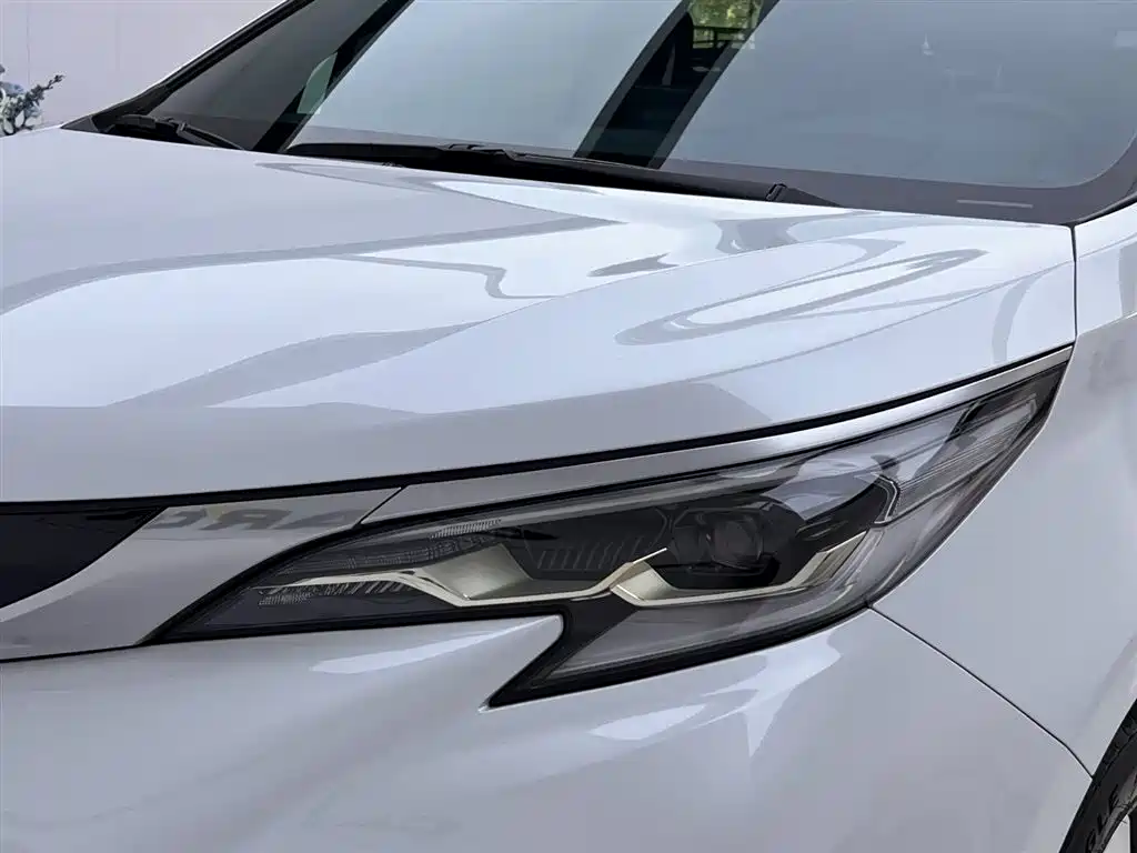 Toyota Granvia — фото 13