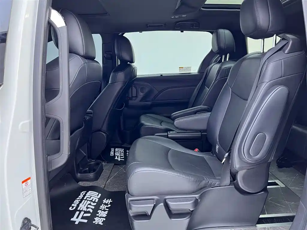 Toyota Granvia — фото 19