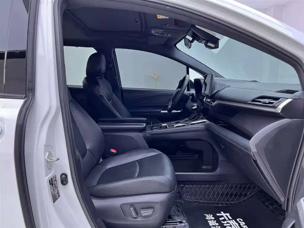Toyota Granvia — фото 20