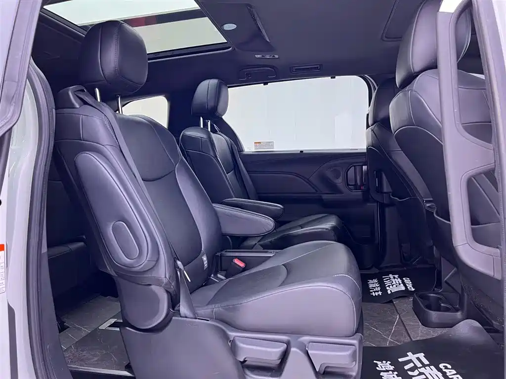 Toyota Granvia — фото 21
