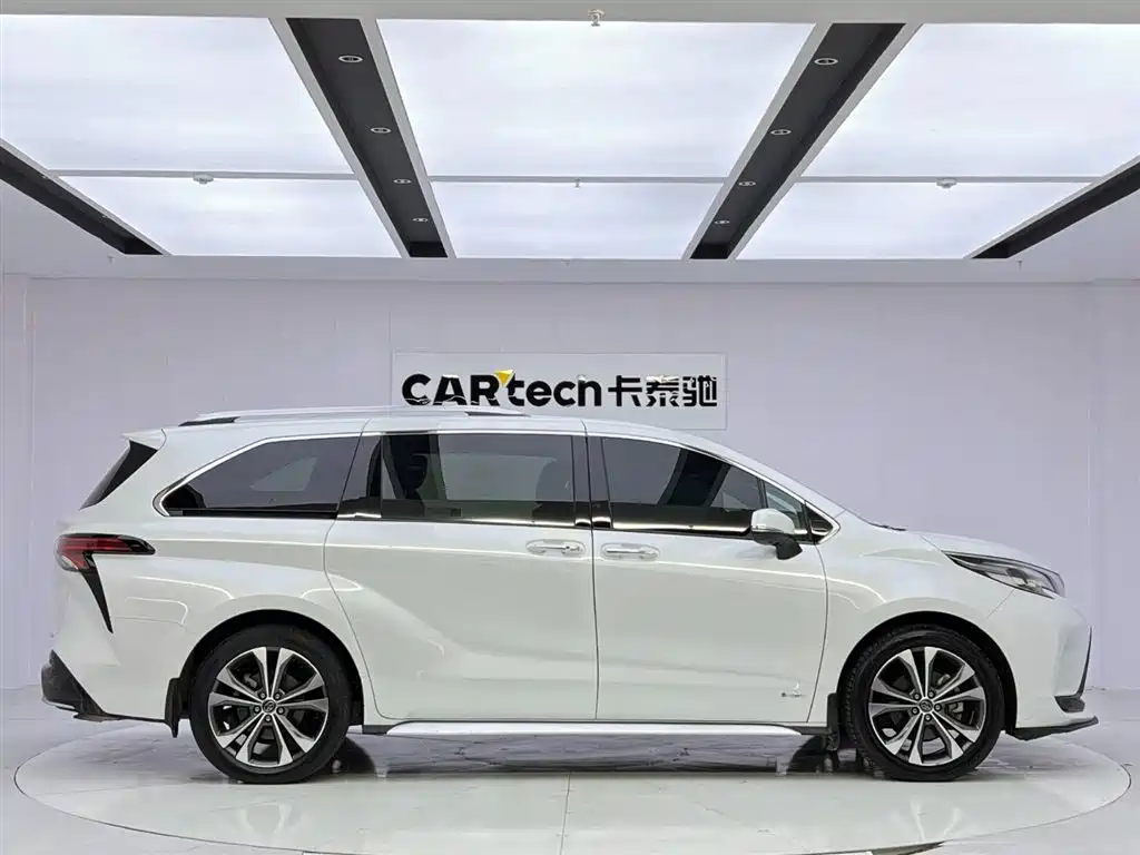 Toyota Granvia — фото 6