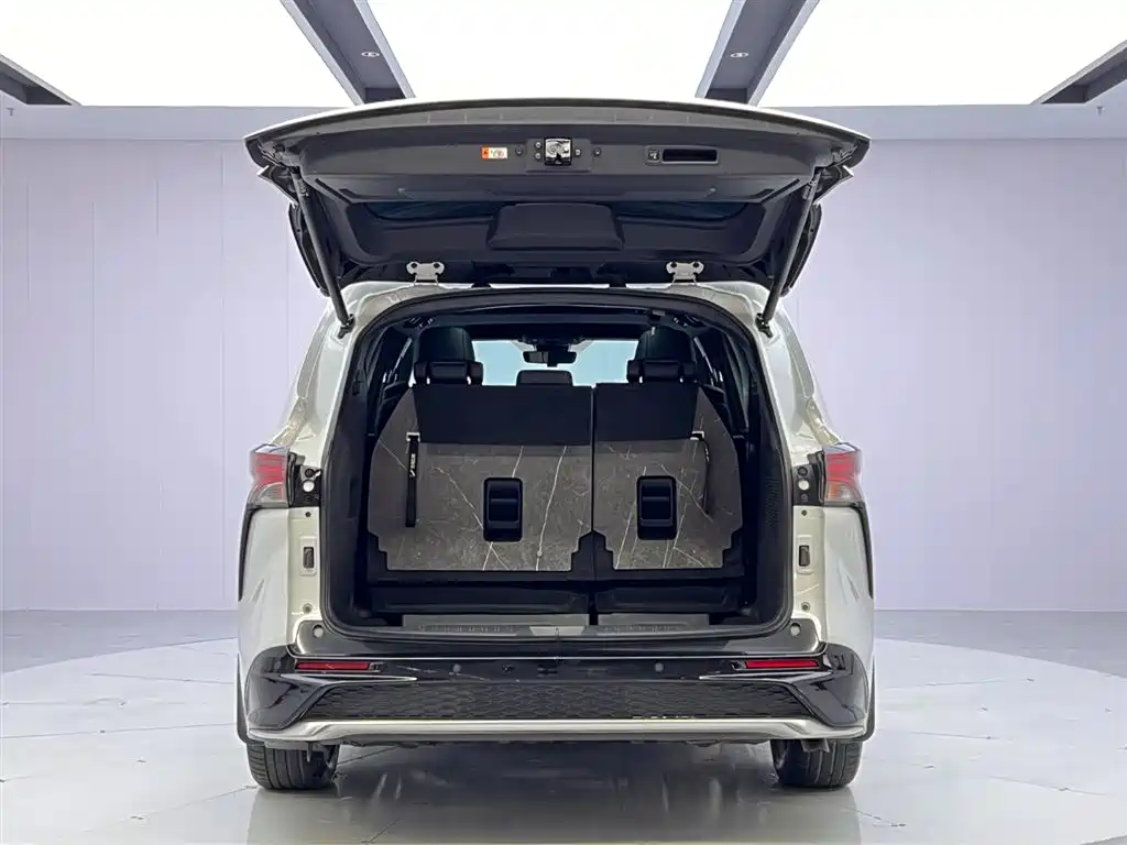 Toyota Granvia — фото 9