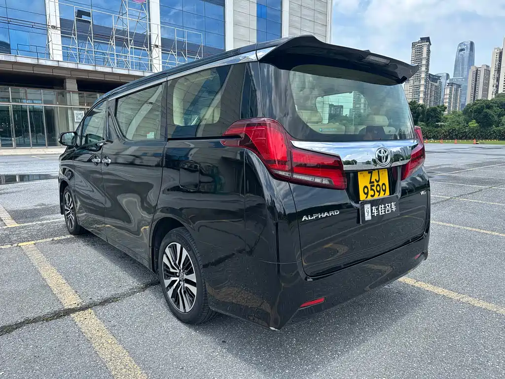 Toyota Alphard — фото 4