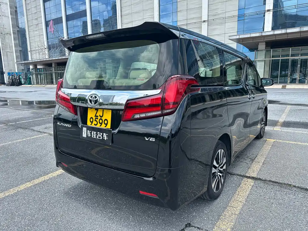 Toyota Alphard — фото 6