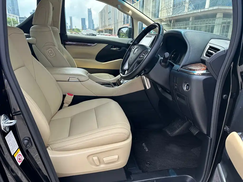 Toyota Alphard — фото 7