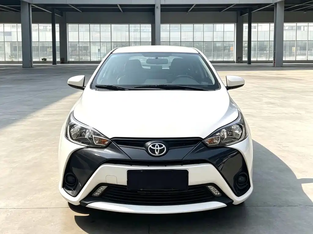 Toyota Yaris L — фото 2