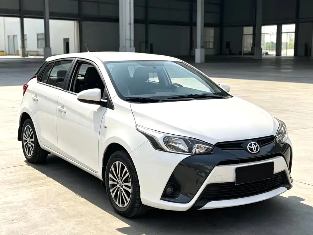 Toyota Yaris L — фото 3