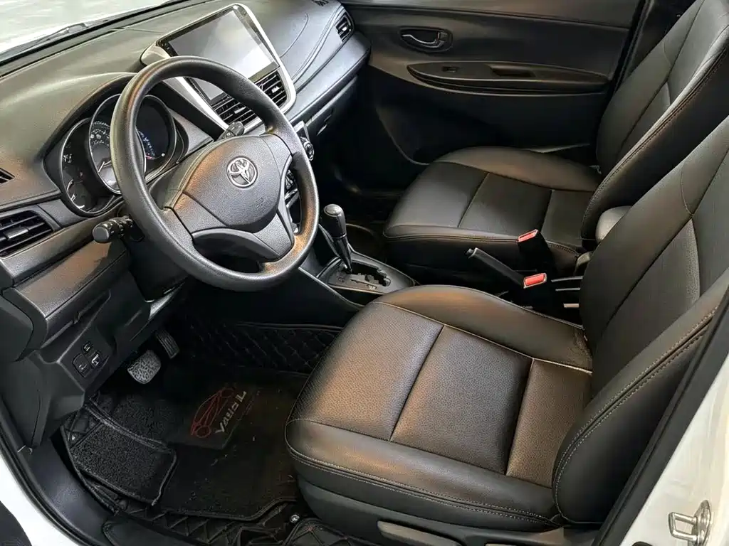 Toyota Yaris L — фото 5
