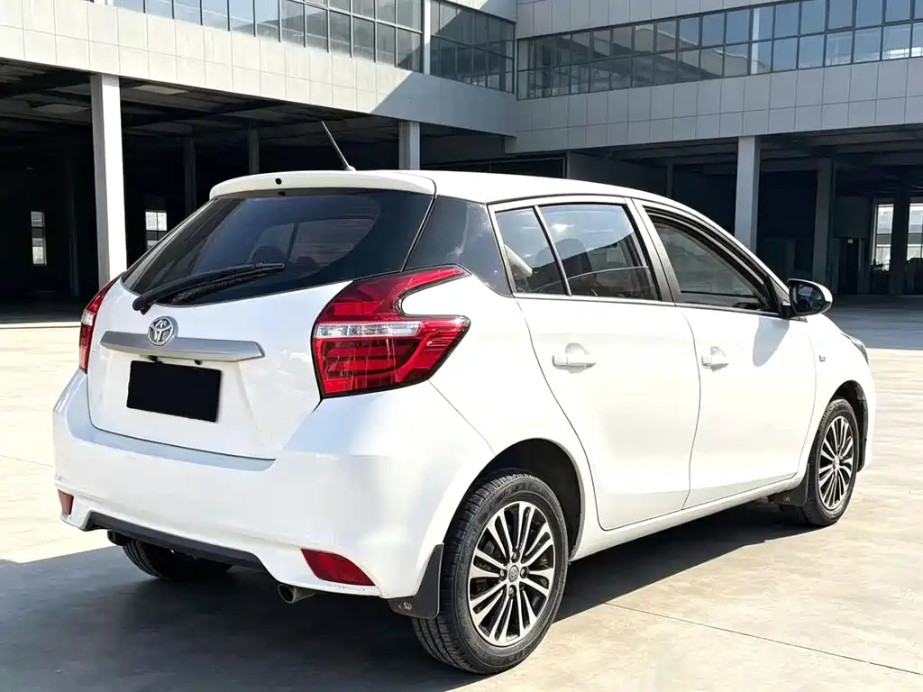 Toyota Yaris L — фото 6
