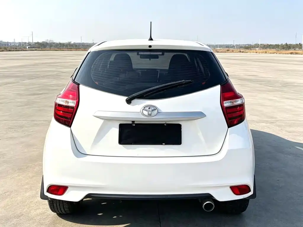 Toyota Yaris L — фото 8
