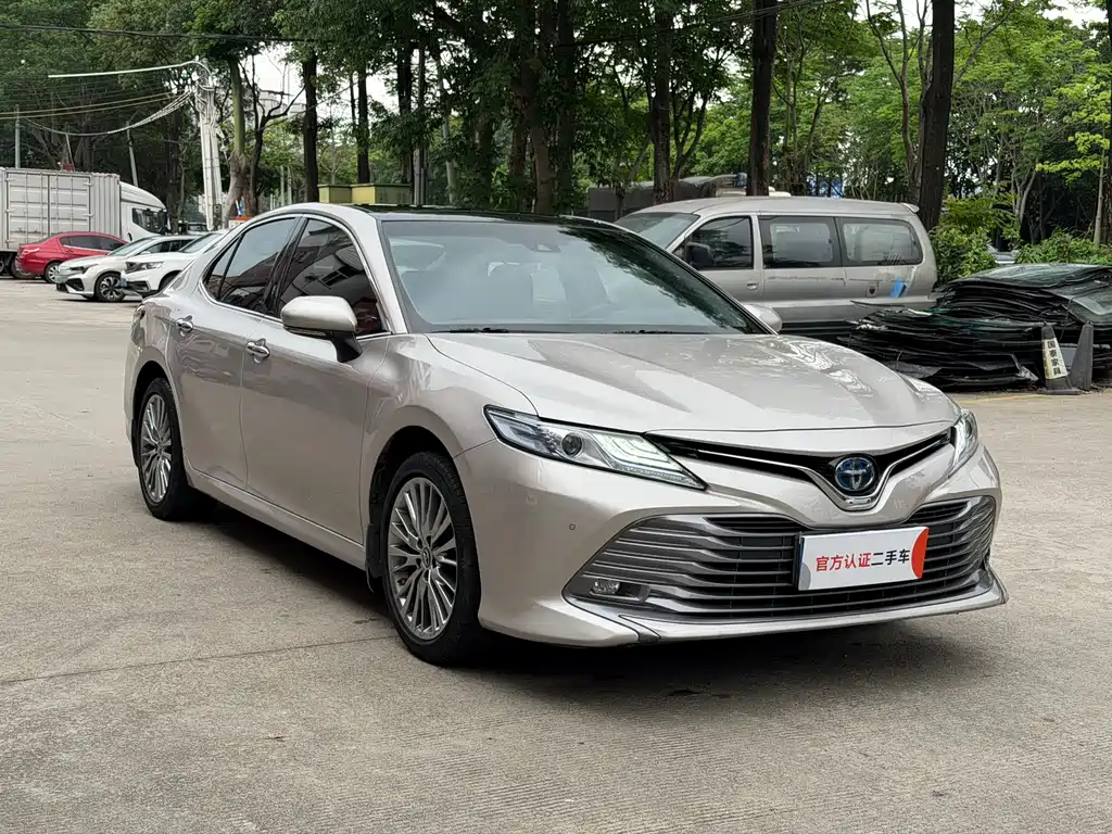 Toyota Camry — фото 3