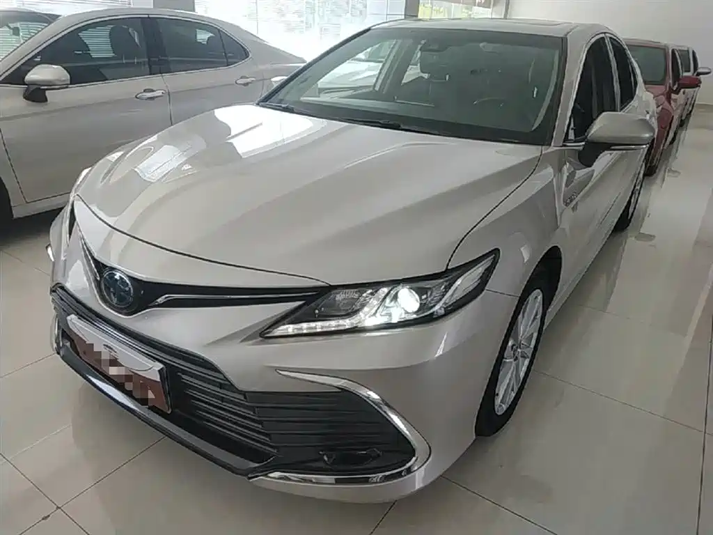 Toyota Camry — фото 2