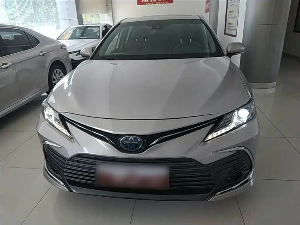 Toyota Camry — фото 3