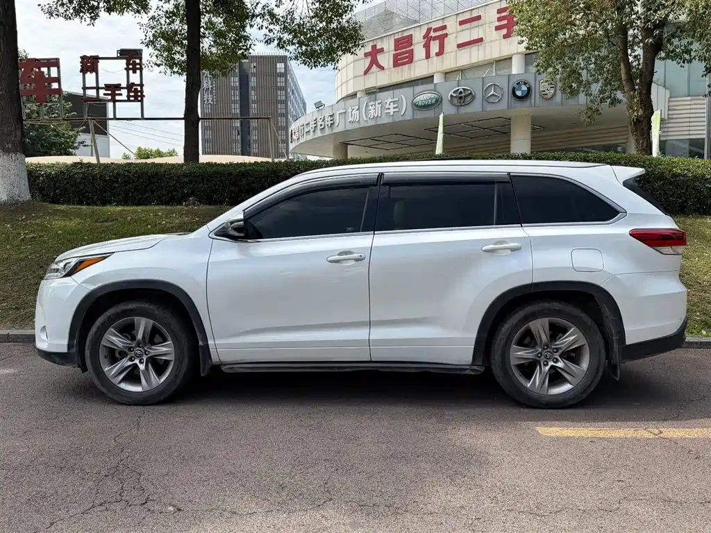 Toyota Highlander — фото 3