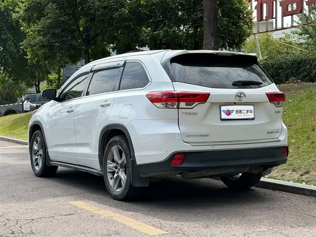 Toyota Highlander — фото 4