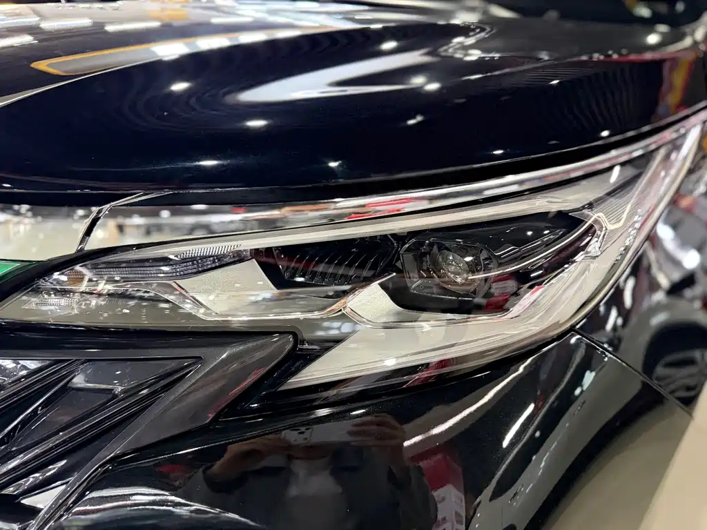 Toyota Sienna — фото 4