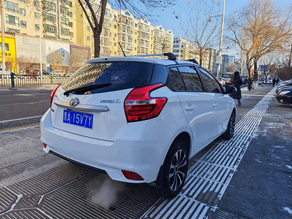 Toyota Yaris L — фото 4