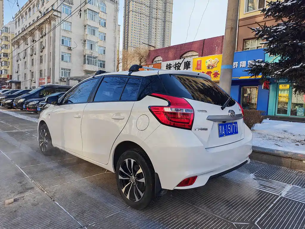 Toyota Yaris L — фото 6