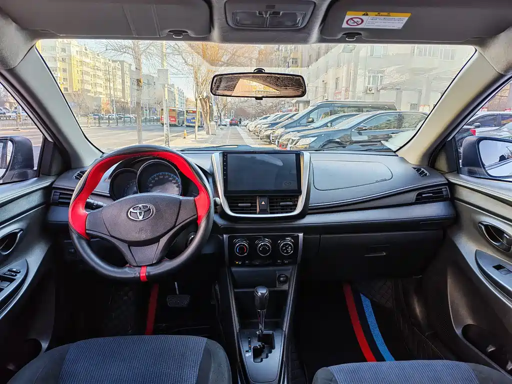 Toyota Yaris L — фото 8