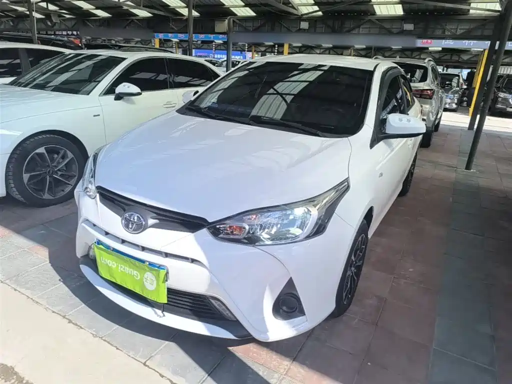 Toyota Yaris L — фото 2