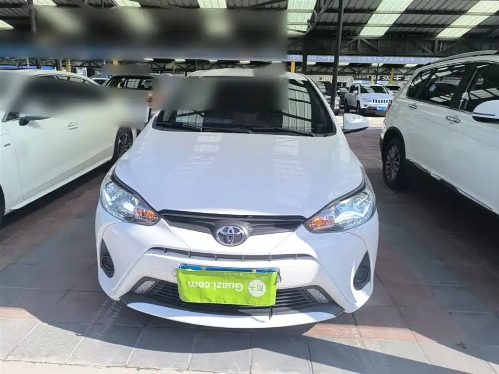 Toyota Yaris L — фото 3