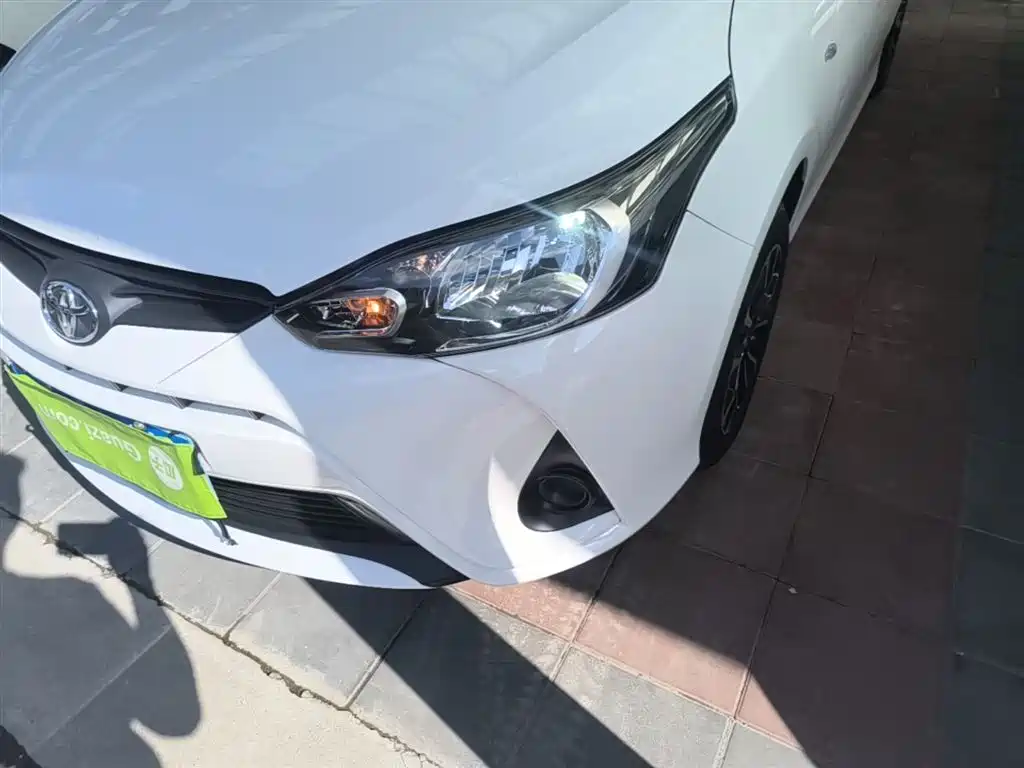 Toyota Yaris L — фото 24