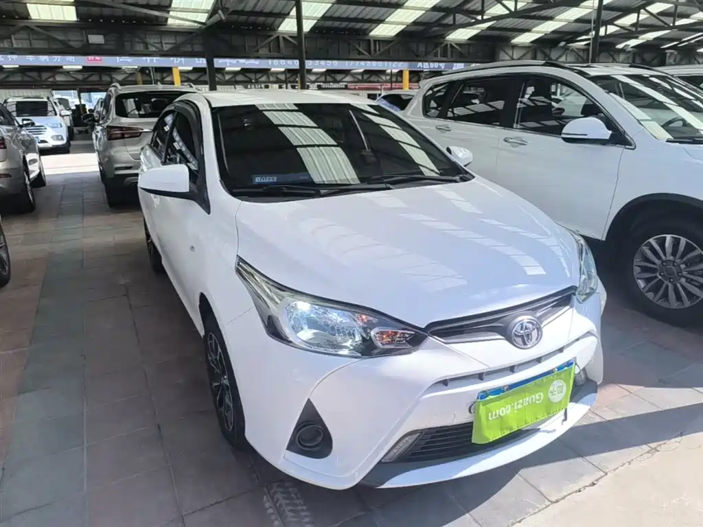 Toyota Yaris L — фото 4