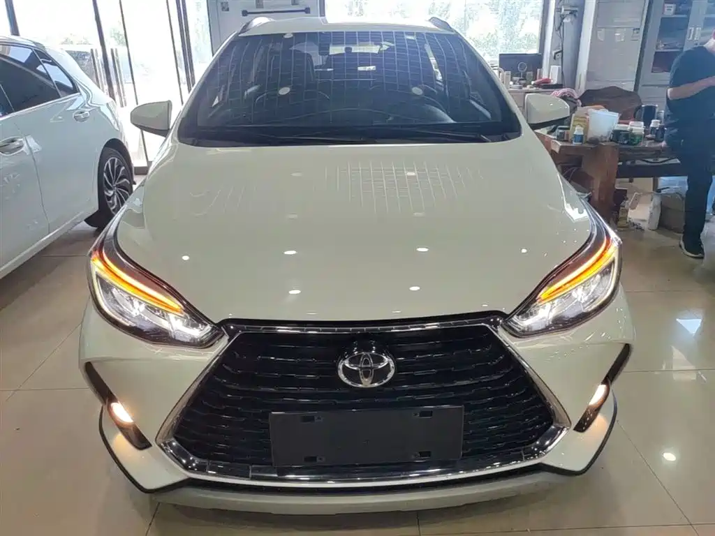 Toyota Yaris L — фото 3