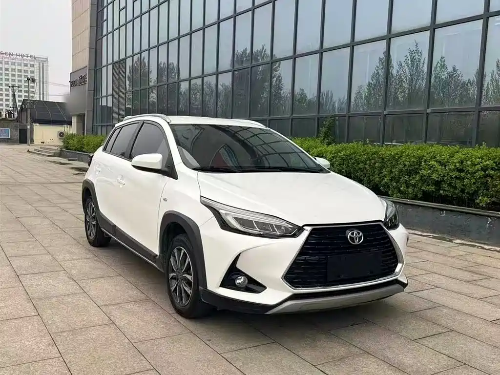 Toyota Yaris L — фото 4