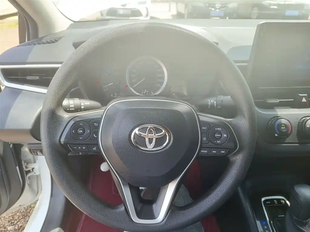 Toyota Corolla — фото 10