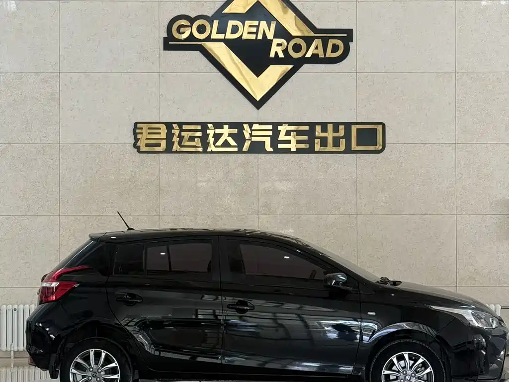 Toyota Yaris L — фото 3
