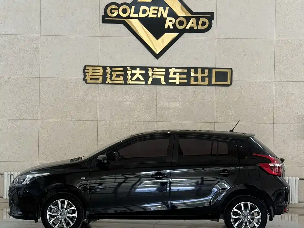 Toyota Yaris L — фото 5