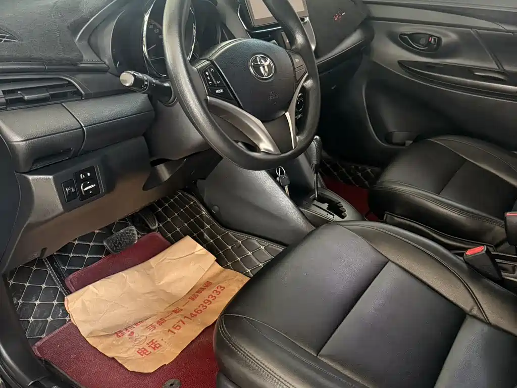 Toyota Yaris L — фото 7