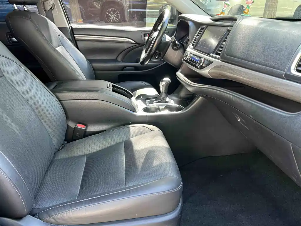 Toyota Highlander — фото 18